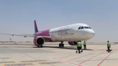 جولة مفاجئة لوزير الطيران المدني بمطار سفنكس الدولي