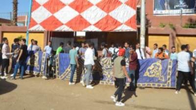 طلاب الثانوية العامة يؤدون امتحان العربى.. الأسئلة المقالية 4 والموضوعية 51 سؤالًا