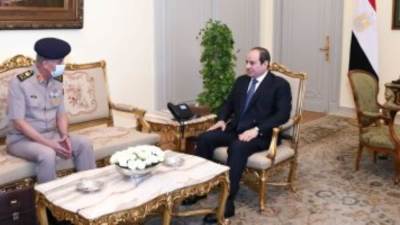 الرئيس السيسي يستقبل القائد العام للقوات المسلحة وزير الدفاع والإنتاج الحربى