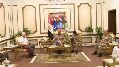 وزير الدفاع يلتقى رئيس اللجنة العسكرية للاتحاد الأوروبى