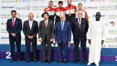 وزير الرياضة يشهد نهائيات اليوم الأول لبطولة أفريقيا للسلاح