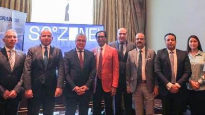 رئيس اقتصادية قناة السويس يشهد توقيع عقد توسعات فليكس الهندية بالسخنة