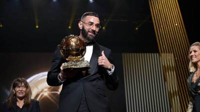 صدمة لبنزيما.. اتحاد جدة مهدد بإيقاف قيد اللاعبين الجدد