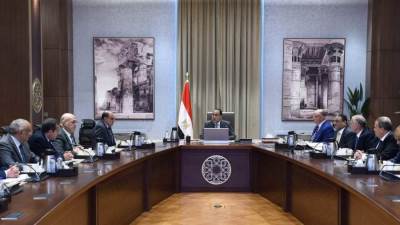 مدبولي يستعرض التصورات المقترحة لتطوير المنطقة المحيطة بمحطة "رمسيس"