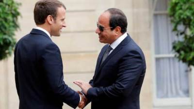 ماكرون يشيد بالعلاقات بين مصر وفرنسا خلال مأدبة الغذاء مع الرئيس السيسي