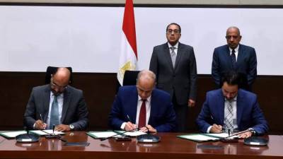 رئيس الوزراء يشهد توقيع عقد لتوريد غاز الهيدروجين وإنشاء وحدة خاصة لتجهيزه وتسويقه