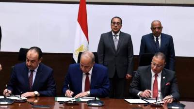 مدبولي يشهد توقيع عقد اتفاق لتأسيس شركة لإنشاء وتشغيل مصنع لإنتاج حبيبات الكلور