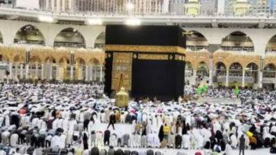 الحجاج المصريون يستعدون لأداء صلاة الجمعة بالمسجد الحرام