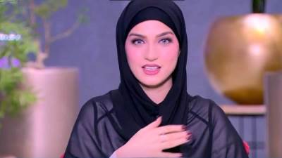 ياسمين عز تقدم فقرة للسيدات عن طريقة لفة الحجاب: ربنا يهدينا جميعا