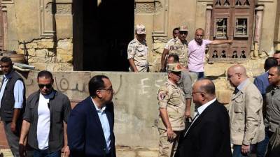 رئيس الوزراء يتفقد المقابر المطلة على شارع صلاح سالم لبدء تنفيذ "مقبرة الخالدين"