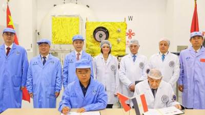 المشاط تشهد مراسم إنهاء أعمال تجميع واختبار القمر الصناعي (Misr Sat 2)