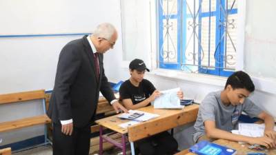 حجازي يشدد على مراقبى اللجان الالتزام بالتعليمات الخاصة بالامتحانات