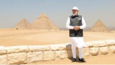 رئيس الوزراء الهندى ناريندرا مودى يحتفى بزيارته إلى الأهرامات