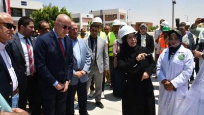 وزير الإسكان يتفقد محطة معالجة الصرف الصحي الثنائية  بطاقة 52 ألف م3 يومياً