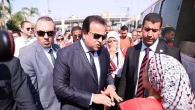 وزير الصحة يتفقد خدمات "100 يوم صحة" في محطة قطارات مصر