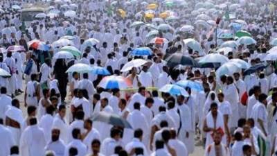 تصعيد حجاج القرعة إلى جبل عرفات لإتمام مناسك الحج 