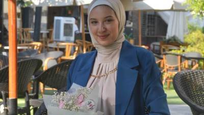 أسرة "الصفقة" تهنئ الزميلة أمنية سرور علي مناقشة مشروع التخرج وحصولهم على أفضل فكرة