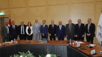 وزير النقل يشهد توقيع عقد تحديث وإعادة تأهيل 280 جرار سكة حديد