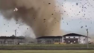 إلغاء 1400 رحلة طيران و300 ألف أسرة بلا كهرباء فى أمريكا بسبب العواصف