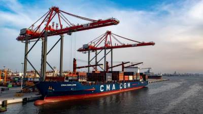 انتظام حركة الملاحة وحركة الصادرات و الواردات فى الموانئ البحرية 