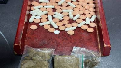 ضبط محاولتي تهريب مخدرات بمطار القاهرة 