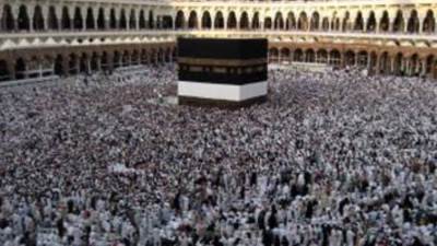 حجاج ضيوف برنامج خادم الحرمين يتمون نسكهم بطواف الوداع