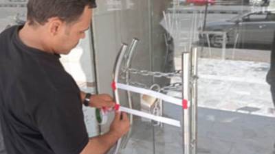 تشميع محل الجزارة المسئول عن تعليق اللحوم على أعمدة المونوريل