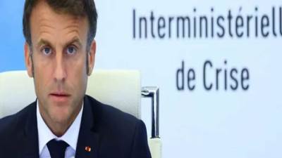 الرئيس الفرنسي يعقد اجتماعًا بقصر الإليزيه لتقييم الوضع الأمني بالبلاد