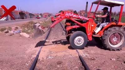 النقل تناشد المواطنين بعدم إقامة معابر غير شرعية على قضبان السكك الحديدية