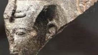 السفارة المصرية في برن تتسلم قطعة أثرية تعود للعصر الفرعوني من الجانب السويسري