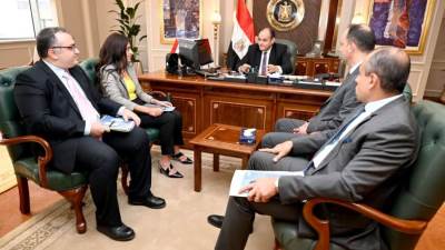 وزير التجارة والصناعة يلتقي وفد شركة هيات ايجيبت التركية للمنتجات الصحية