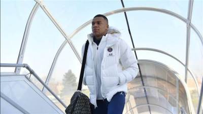 كيليان مبابي يزور الكاميرون لأول مرة 