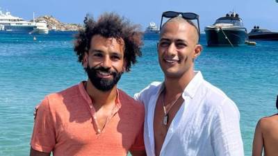 الحساب الرسمي لليفربول يعلق على صورة صلاح ومحمد رمضان.. 2 أسطورة