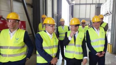 أسامة ربيع يتفقد مصنع شركة "Antipollution" العالمية لإعادة تدوير المخلفات باليونان