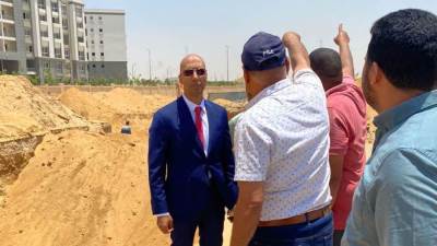 رئيس جهاز القاهرة الجديدة يواصل جولاته لمتابعة أعمال المرافق والطرق الجارية بالمدينة
