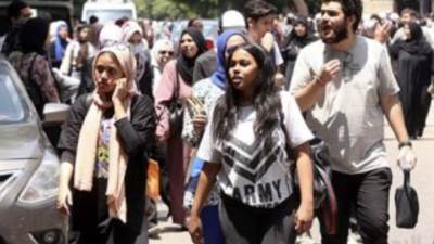 طلاب الثانوية العامة يؤدون امتحان مواد الجيولوجيا والتفاضل وعلم النفس اليوم