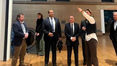 وزير السياحة يتفقد قاعات العرض المخصصة لاستقبال معرض "رمسيس وذهب الفراعنة" باستراليا