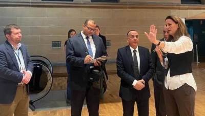 مصطفى وزيري يتفقد قاعات العرض المخصصة لاستقبال معرض رمسيس وذهب الفراعنة بمتحف استراليا