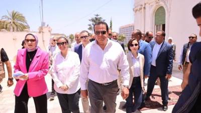 وزير الصحة يتفقد المقر الرئيسي للإسعاف بكوم الدكة.. ويشيد بجهود العاملين