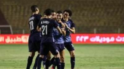 سيراميكا يفوز على بيراميدز بهدفين ويهدي درع الدوري للأهلي