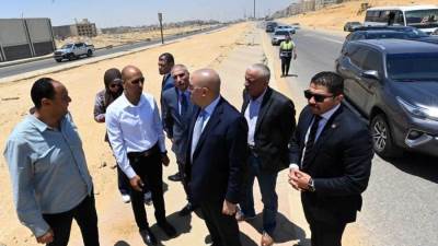 وزير الإسكان يتفقد مشروعات تطوير محاور الطرق.. ومشروع منطقة الخدمات بالقاهرة الجديدة