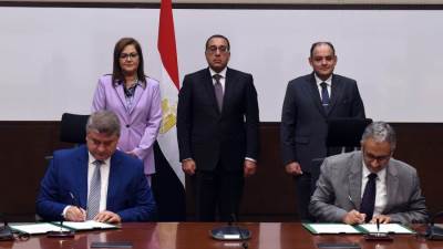 رئيس الوزراء يشهد توقيع مذكرة تطوير تقديم خدمات هيئة التنمية الصناعية