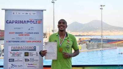 أحمد اسامة يحقق المركز الثالث بماراثون السباحة الدولية كابري-نابولي