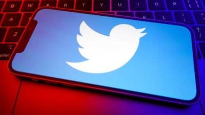 عطل مفاجئ يضرب تويتر حول العالم ويخفي التغريدات