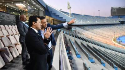 وزير الرياضة يتفقد استاد القاهرة للاطمئنان على جاهزيتة لقمة الأهلي والزمالك