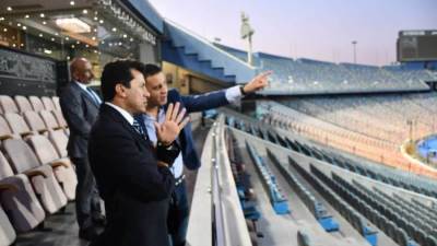 وزير الرياضة يتفقد استاد القاهرة للاطمئنان على جاهزيتة لقمة الأهلي والزمالك