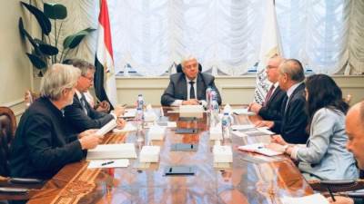 وزير التعليم يبحث مع وفد الفرنكوفونية تنفيذ مشروع مركز أبحاث طبي بجامعة الجلالة