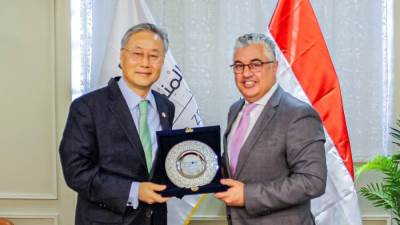 رئيس المنطقة الاقتصادية لقناة السويس يستقبل السفير الكوري الجديد لبحث ملفات التعاون