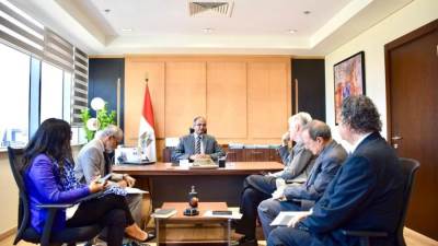 نائب وزير الإسكان يتابع مع بعثة البنك الدولى الموقف التنفيذى لبرنامج خدمات الصرف