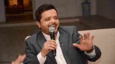 محمد هنيدي: لست بفقيه لأقوم بتحريم الفن وهذا موقفي من حلا شيحة